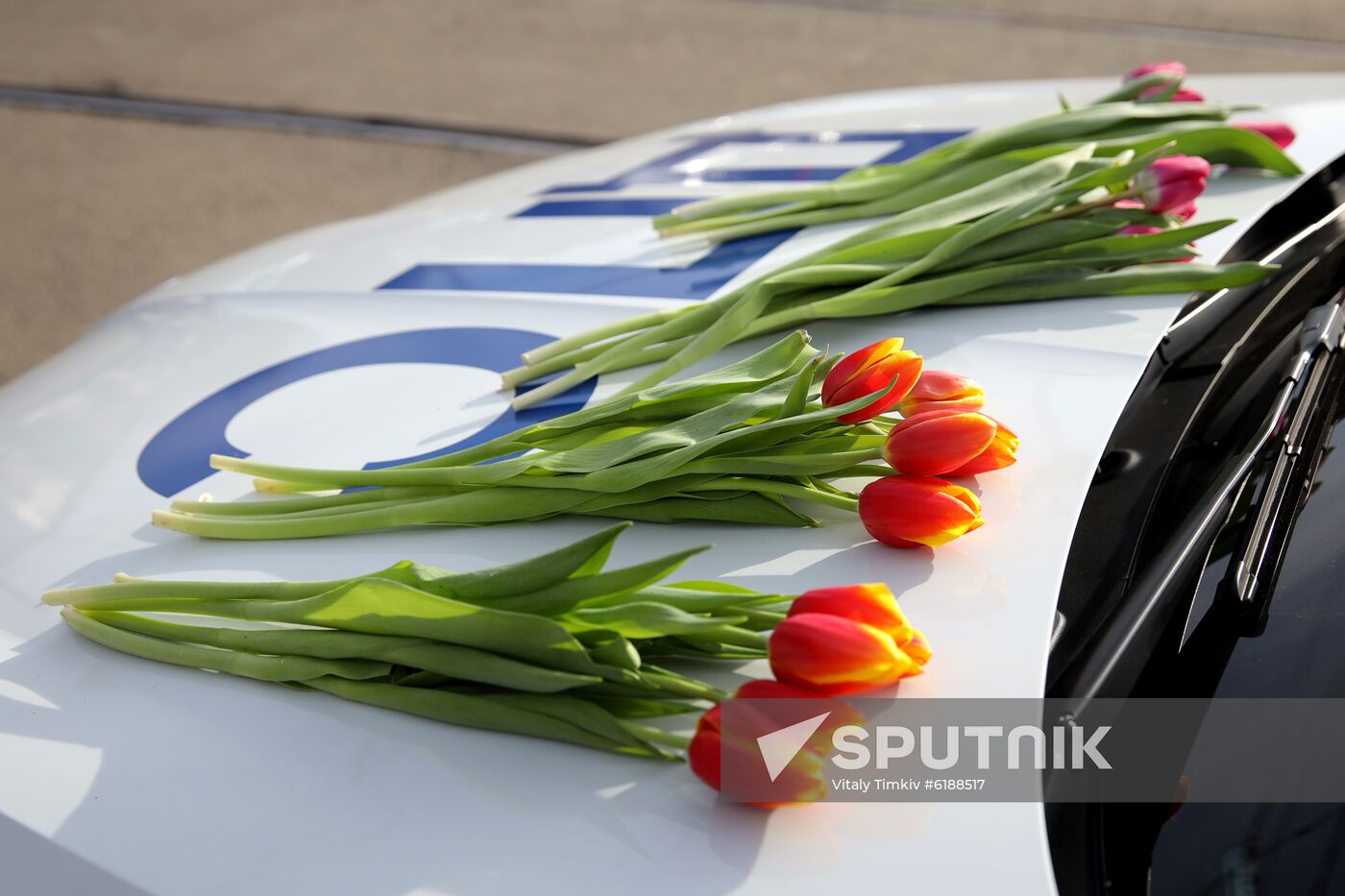 Traffic police congratulate women on International Women's Day