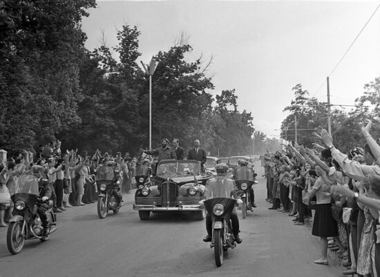 Fidel Castro visits USSR