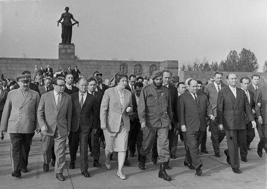 Fidel Castro visits USSR