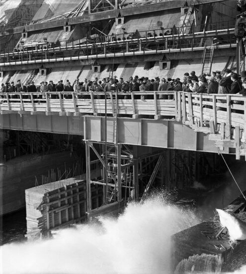 Fidel Castro visits USSR