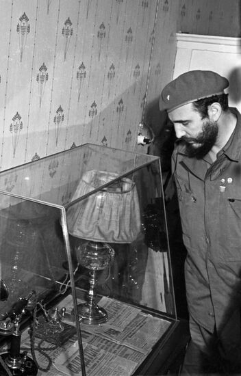 Fidel Castro visits USSR