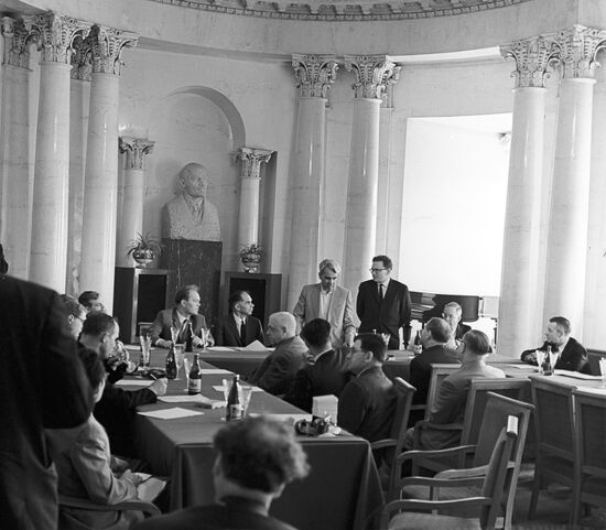 USSR Academy of Sciences President Mstislav Keldysh and US physicist Glenn Theodore Seaborg