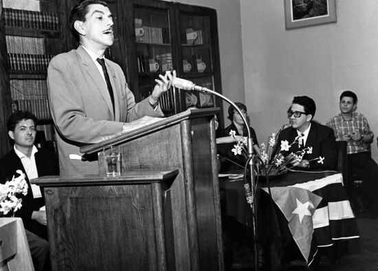 Cuban poet Sergio Alpisor