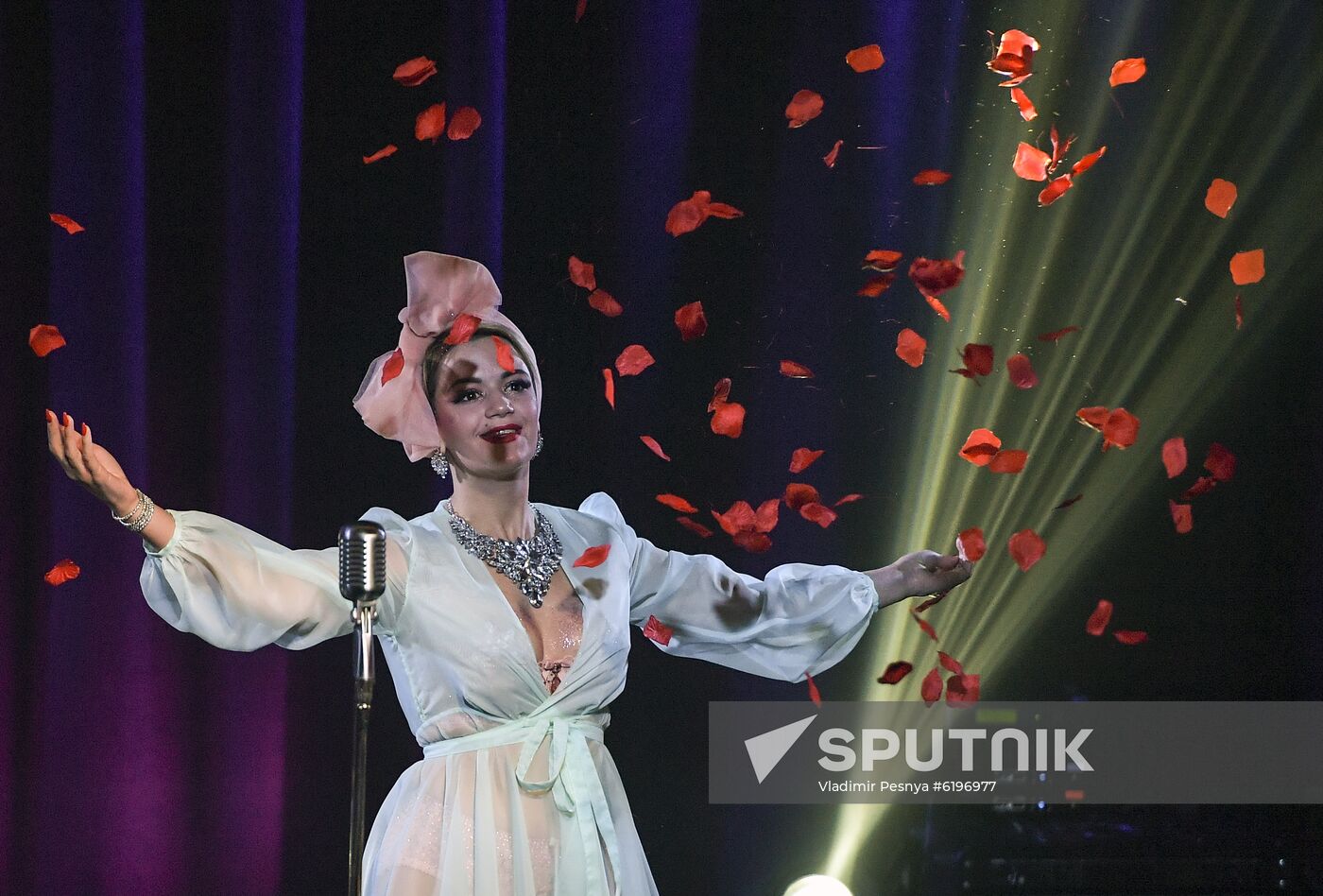 Russia Burlesque Show