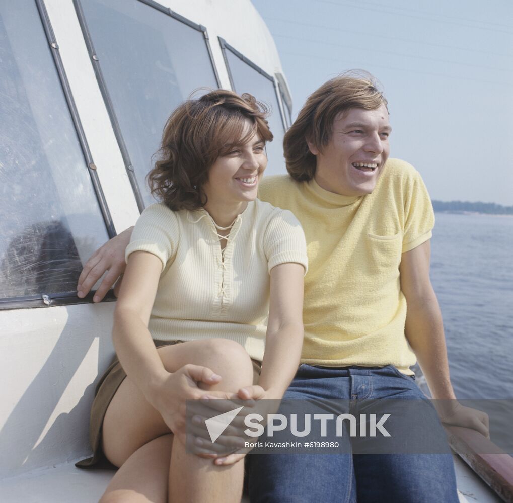 Newlyweds on river cruise on the Dnieper