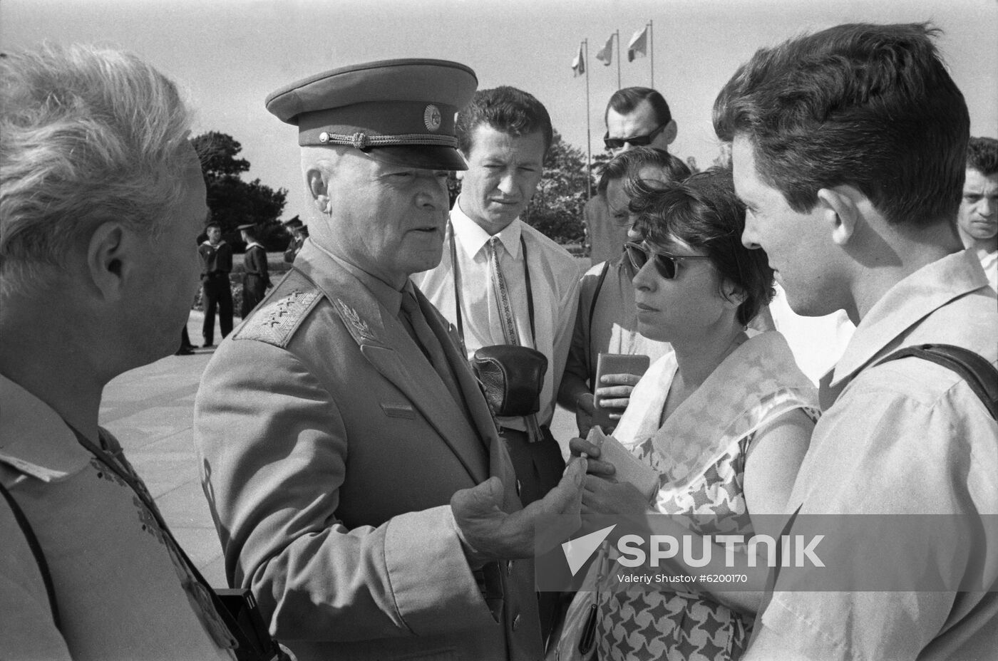 Soviet delegation visits CSSR