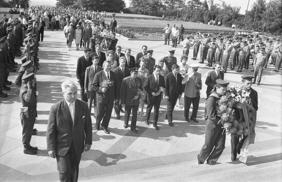 Soviet delegation visits CSSR