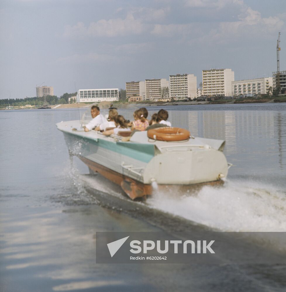 Motor boat tour on Volga River