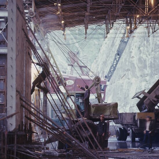 Toktogul hydro power station under construction