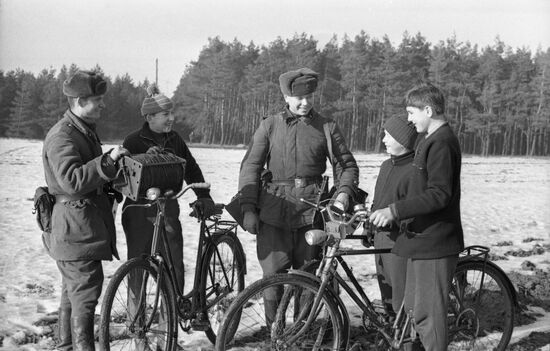 USSR, GDR hold joint military exercise