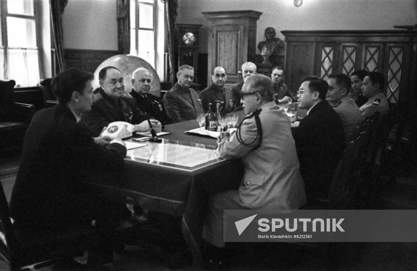 Cambodian military delegation visits Soviet Union