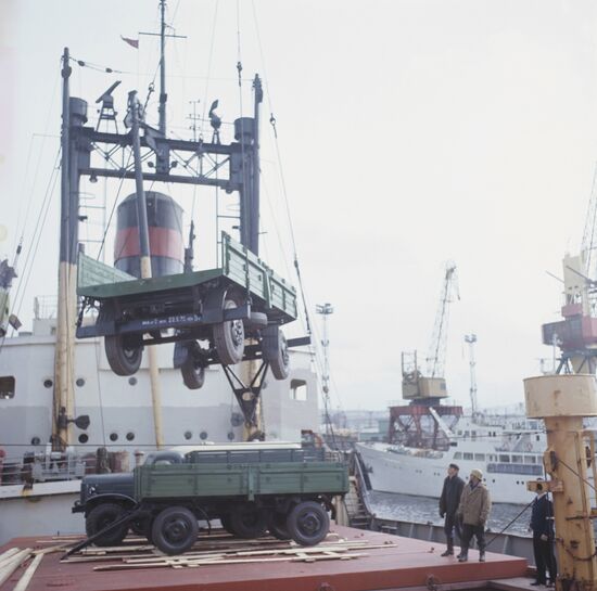 Murmansk commercial port