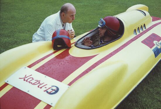 KhADI-11E race car