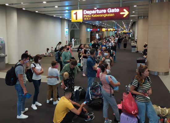 Indonesia Russia Coronavirus Tourists Return