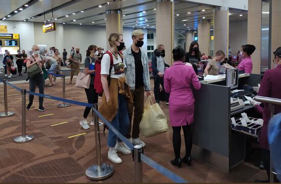 Indonesia Russia Coronavirus Tourists Return
