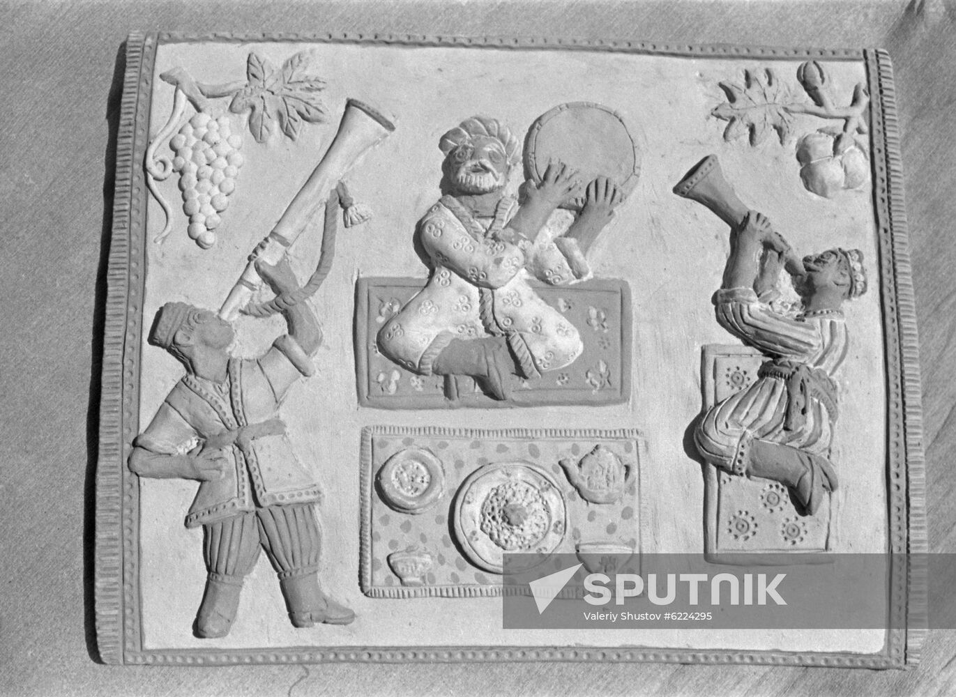 Ceramic artist Usto Umar Jurakulov