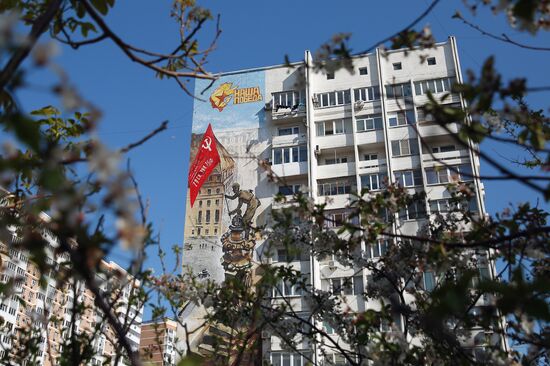 Victory Day graffiti on apartment buildings in Novorossiysk
