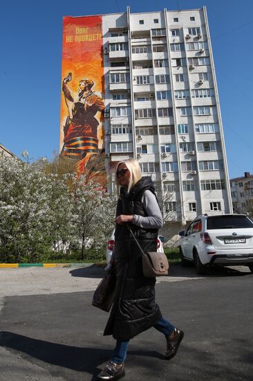 Victory Day graffiti on apartment buildings in Novorossiysk