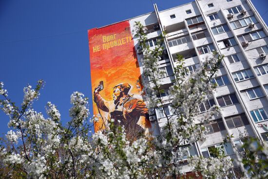 Victory Day graffiti on apartment buildings in Novorossiysk