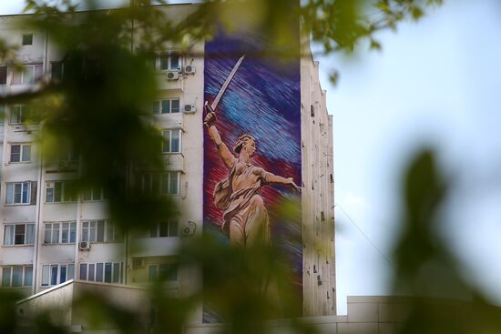 Victory Day graffiti on apartment buildings in Novorossiysk
