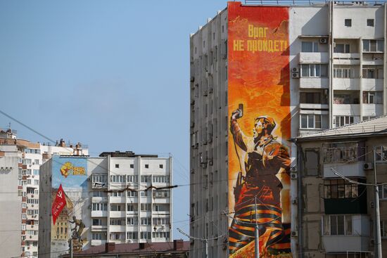 Victory Day graffiti on apartment buildings in Novorossiysk