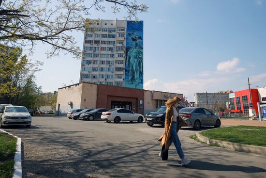 Victory Day graffiti on apartment buildings in Novorossiysk