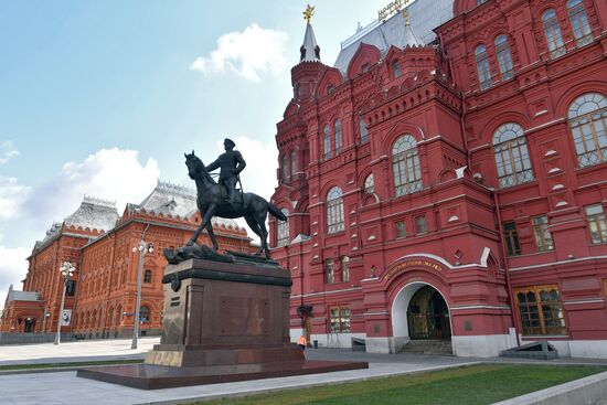 Restoration of Monument to Marshal Georgy Zhukov completed in Moscow