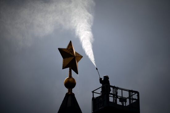 Routine maintenance of Leningrad Hero City Obelisk