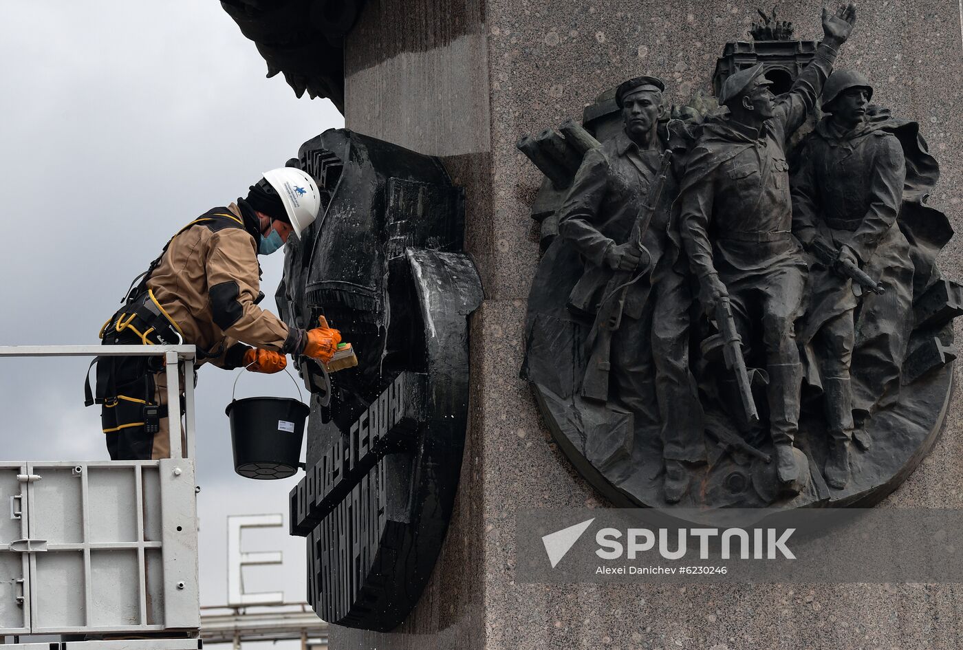 Routine maintenance of Leningrad Hero City Obelisk