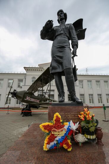 Replica of Polikarpov Po-2 aircraft erected in Krasnodar airport