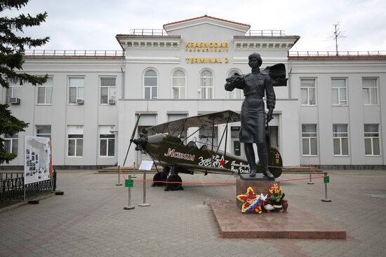 Replica of Polikarpov Po-2 aircraft erected in Krasnodar airport