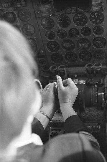 Ilyushin Il 18 women's crew