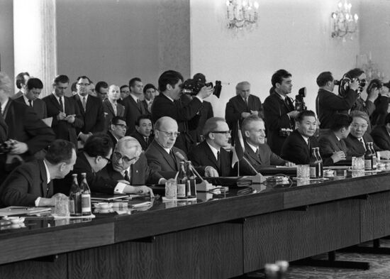 COMECON session opens at Receptions House on Lenin Hills