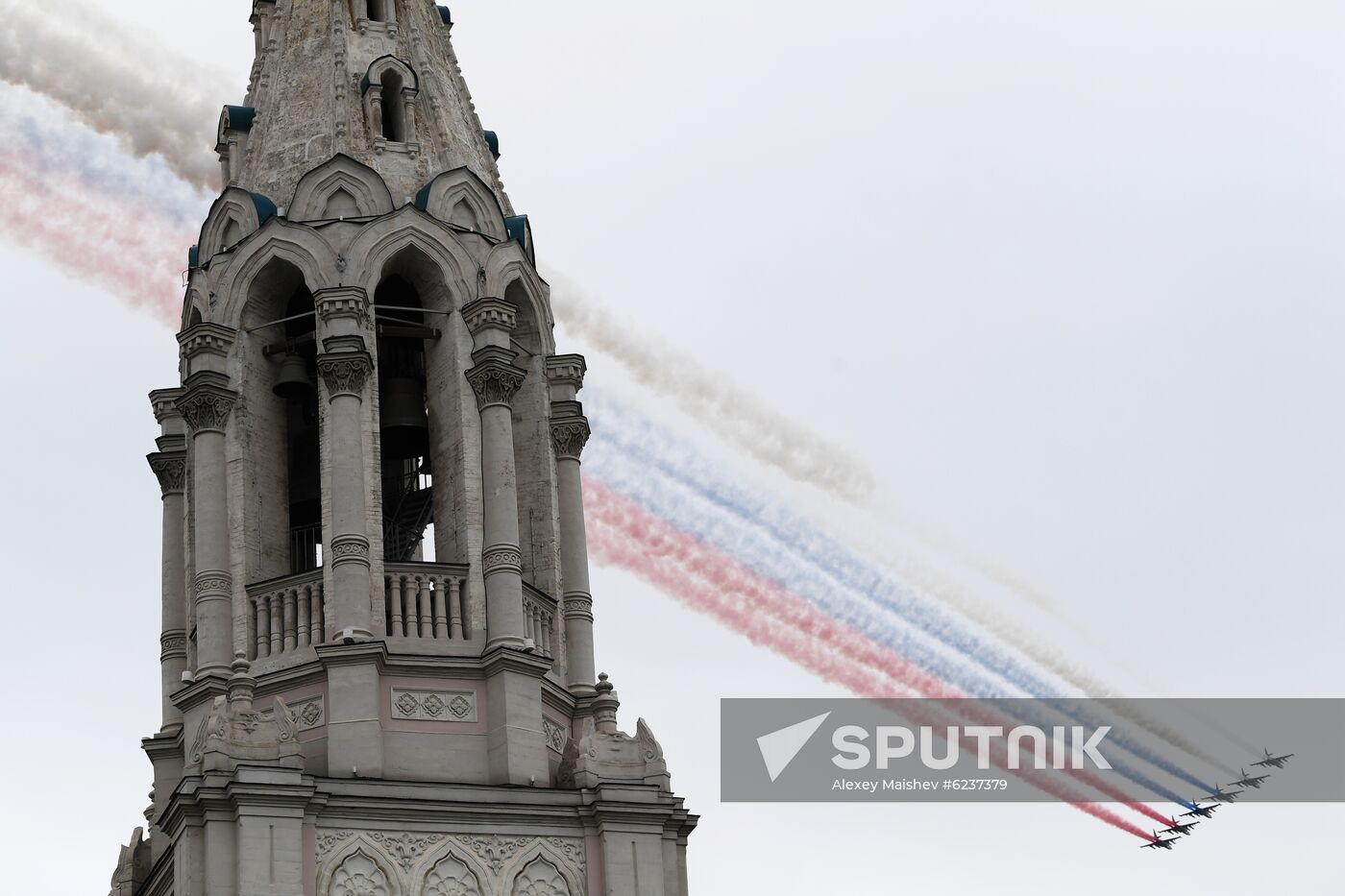 Victory Day flypast in Moscow