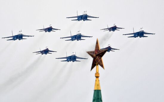 Victory Day flypast in Moscow
