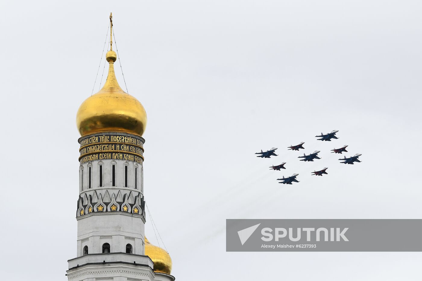 Victory Day flypast in Moscow
