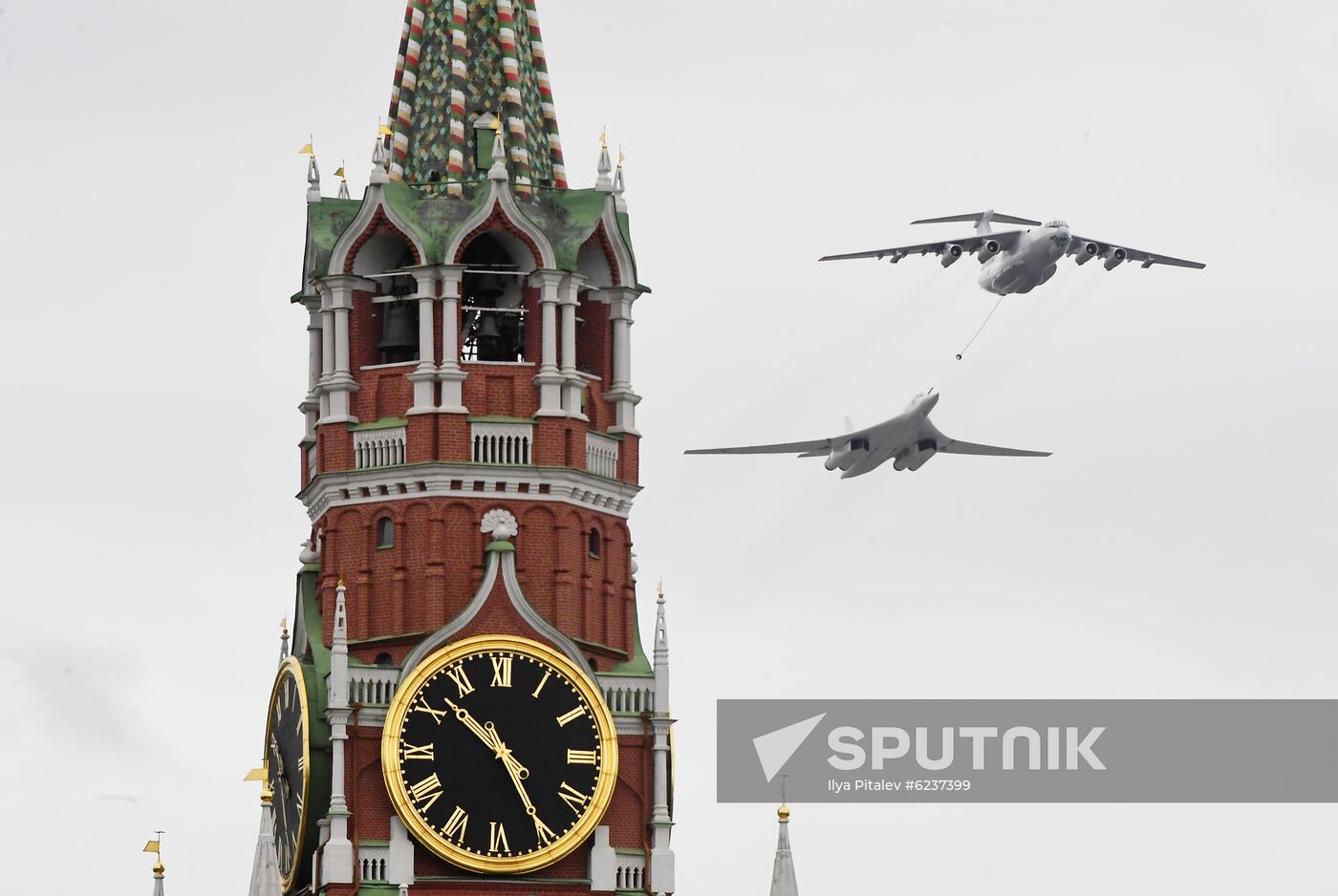 Victory Day flypast in Moscow