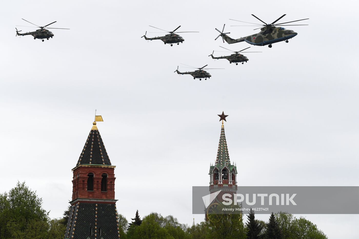 Victory Day flypast in Moscow