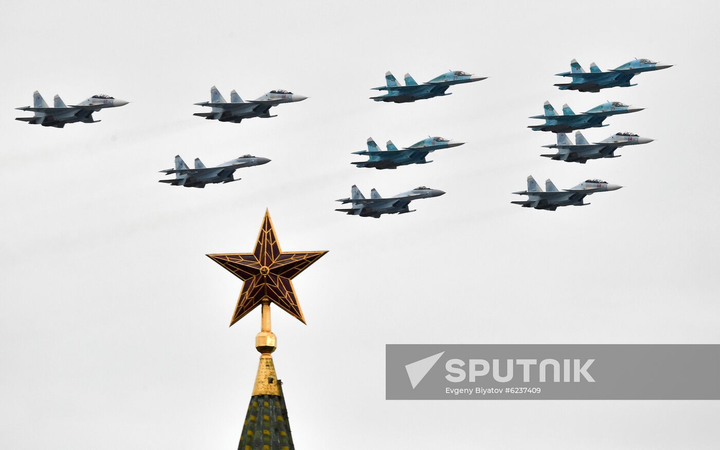 Victory Day flypast in Moscow