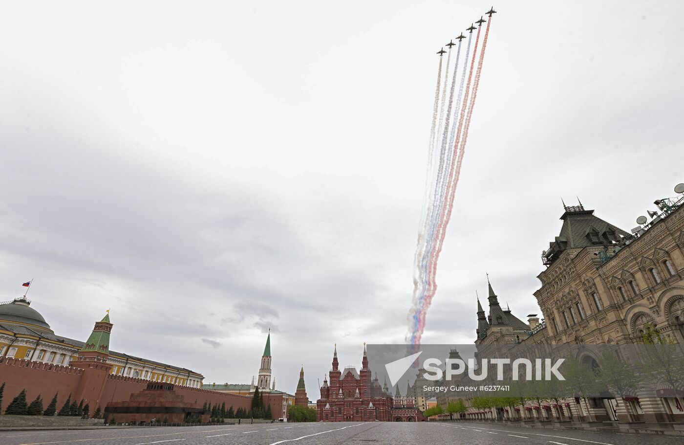 Victory Day flypast in Moscow