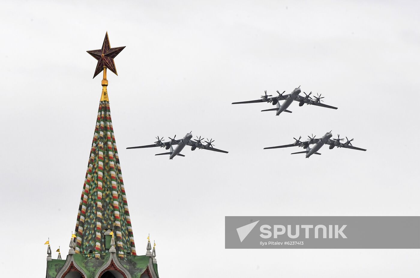 Victory Day flypast in Moscow