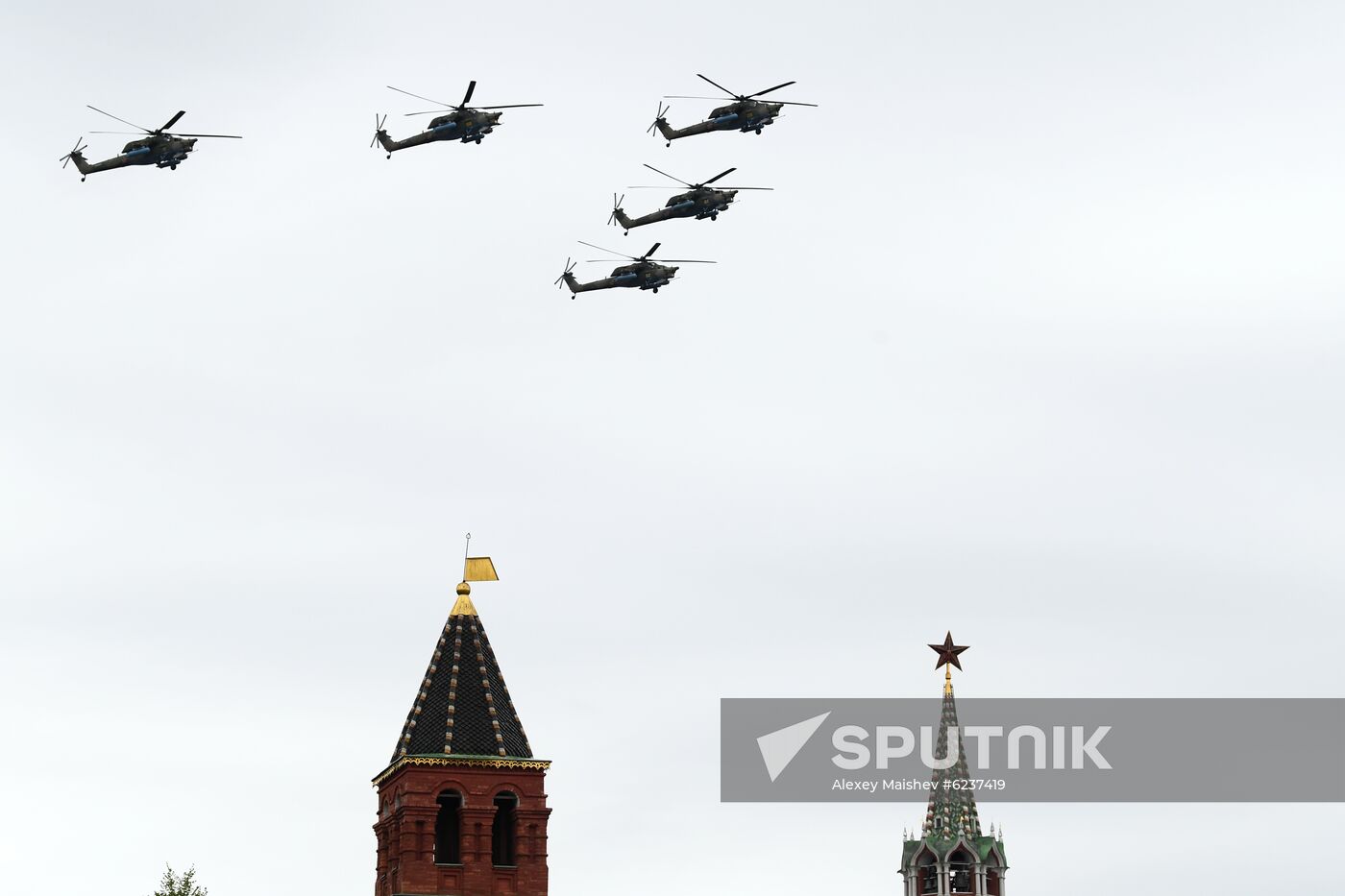 Victory Day flypast in Moscow