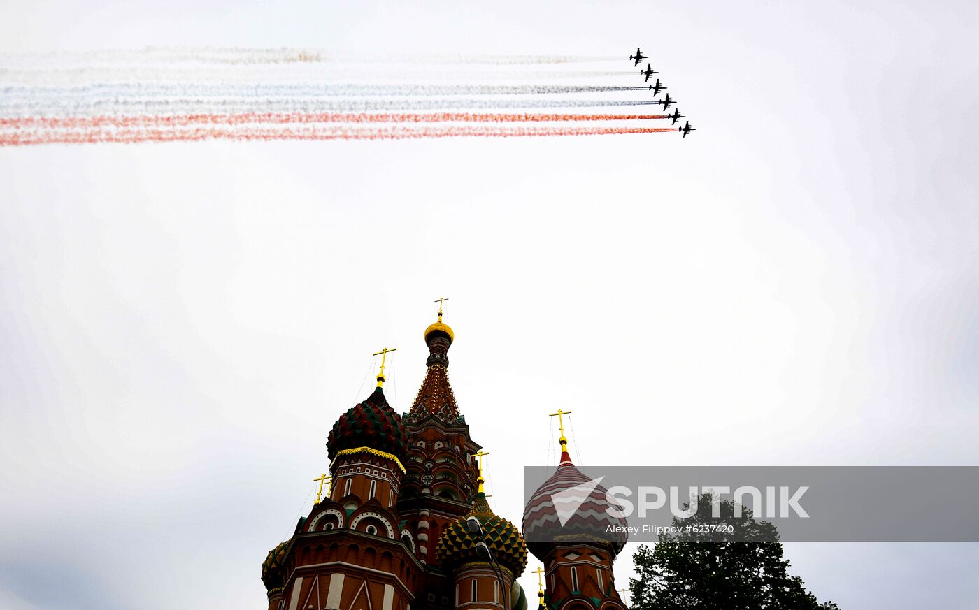 Victory Day flypast in Moscow