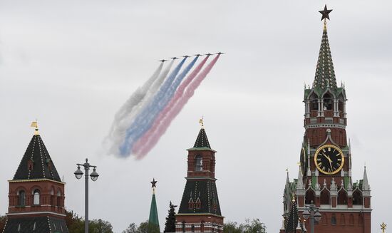 Victory Day flypast in Moscow