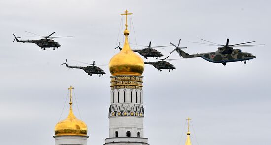 Victory Day flypast in Moscow