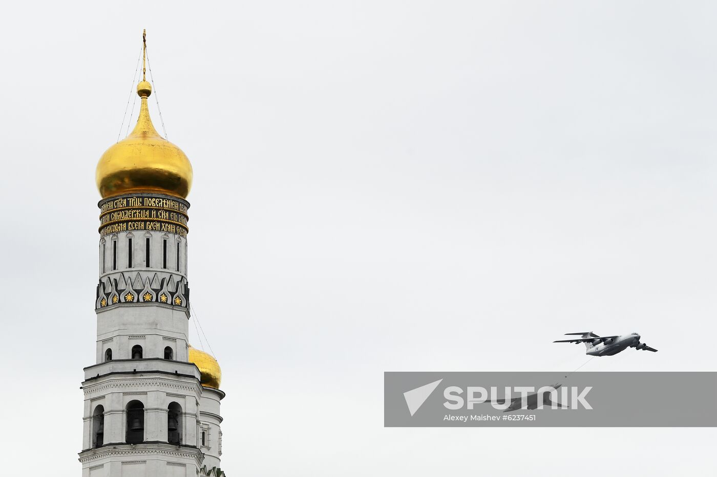 Victory Day flypast in Moscow
