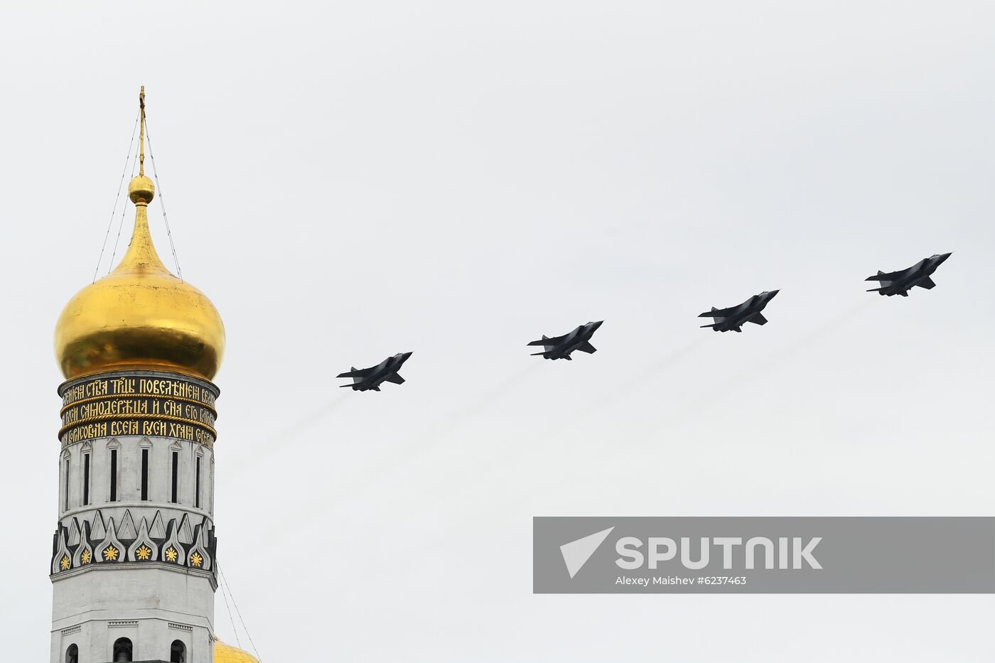 Victory Day flypast in Moscow