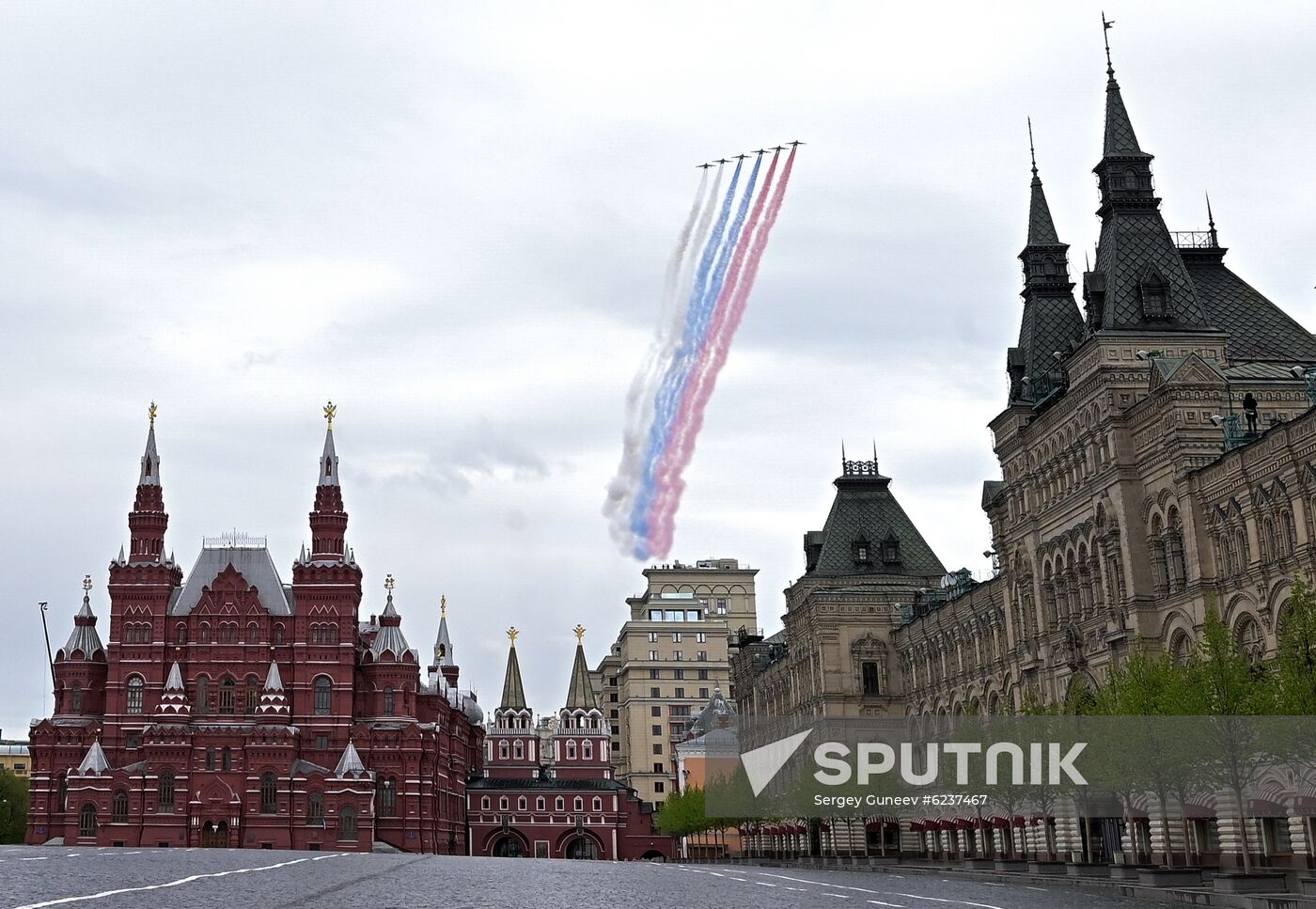 Victory Day flypast in Moscow