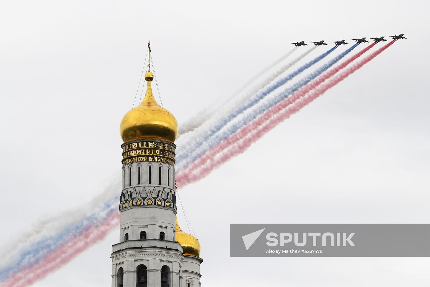 Victory Day flypast in Moscow