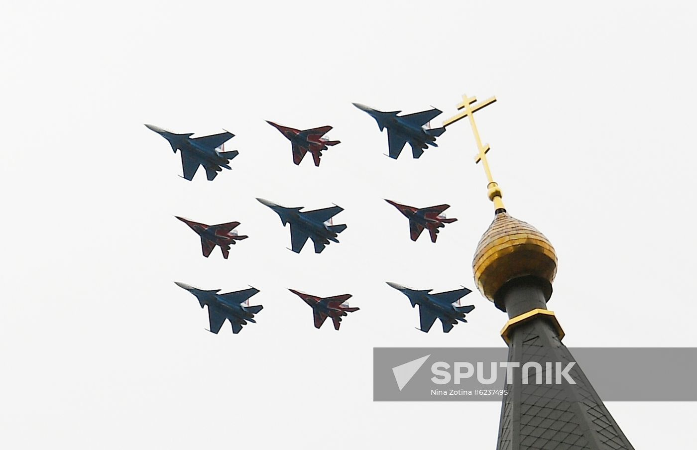 Victory Day flypast in Moscow